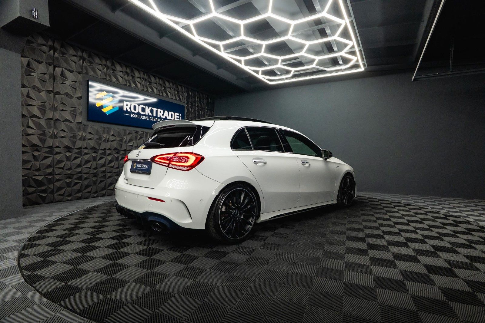 Fahrzeugabbildung Mercedes-Benz A 35 AMG 4Matic Night-Paket *Pano*LED*ACC*DAB*