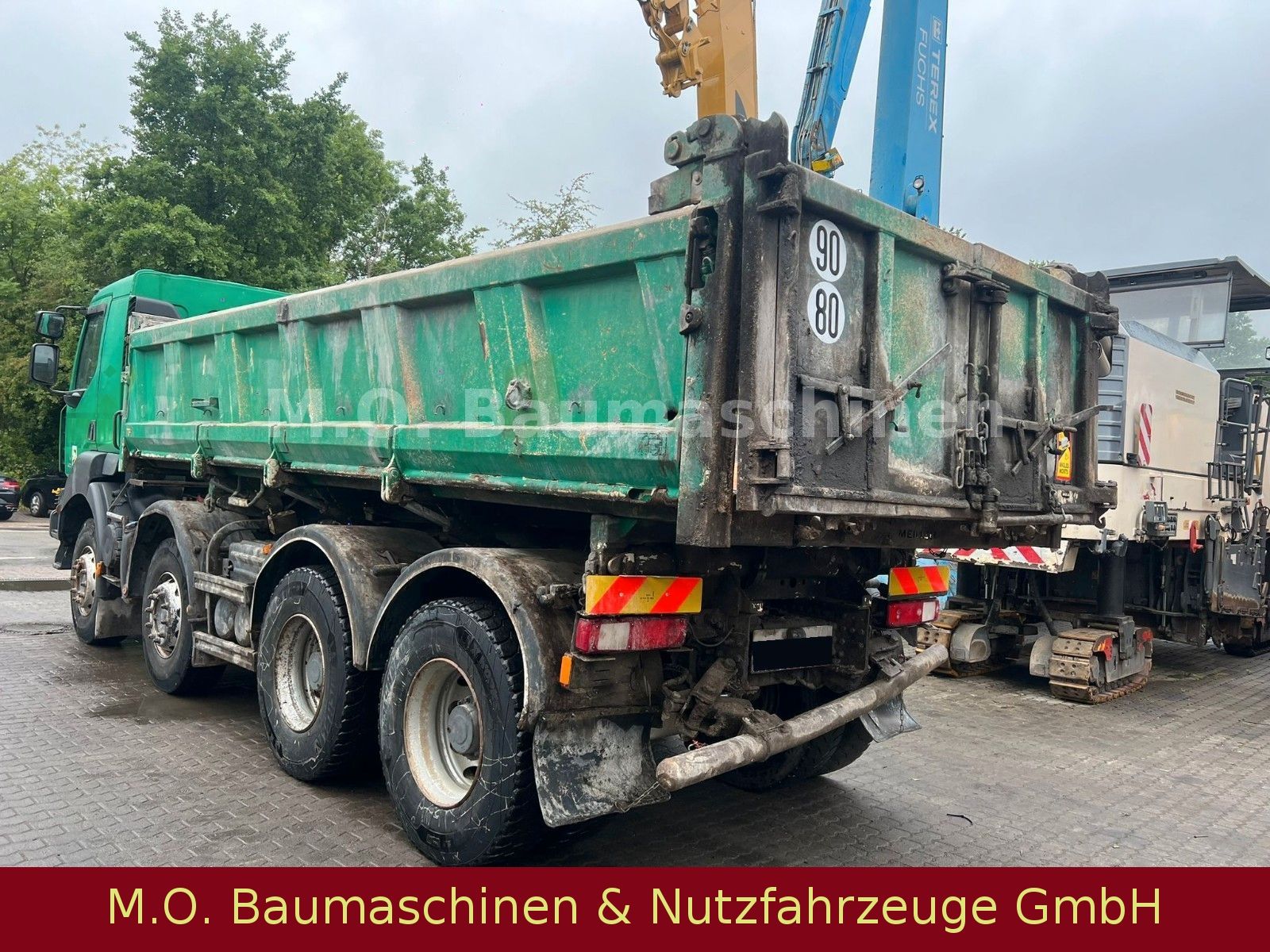 Fahrzeugabbildung Renault Kerax 450.32 / 8x4 / Bordmatik / Blatt/Blatt