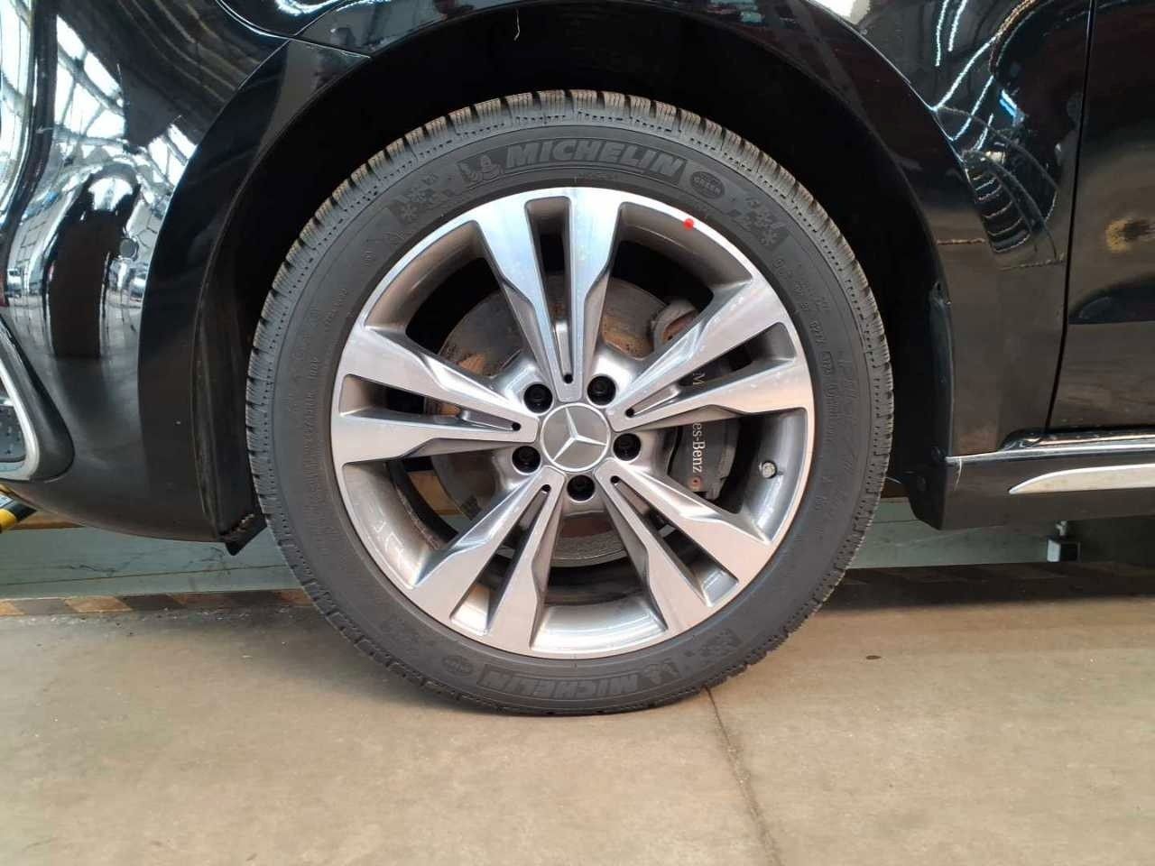 Fahrzeugabbildung Mercedes-Benz V 250 d AVA AMG AHK 2,5to DISTRONIC AIRMATIC