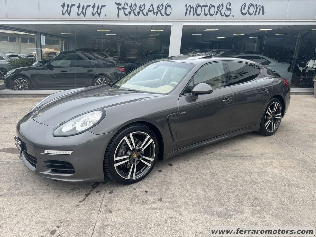 PORSCHE Panamera