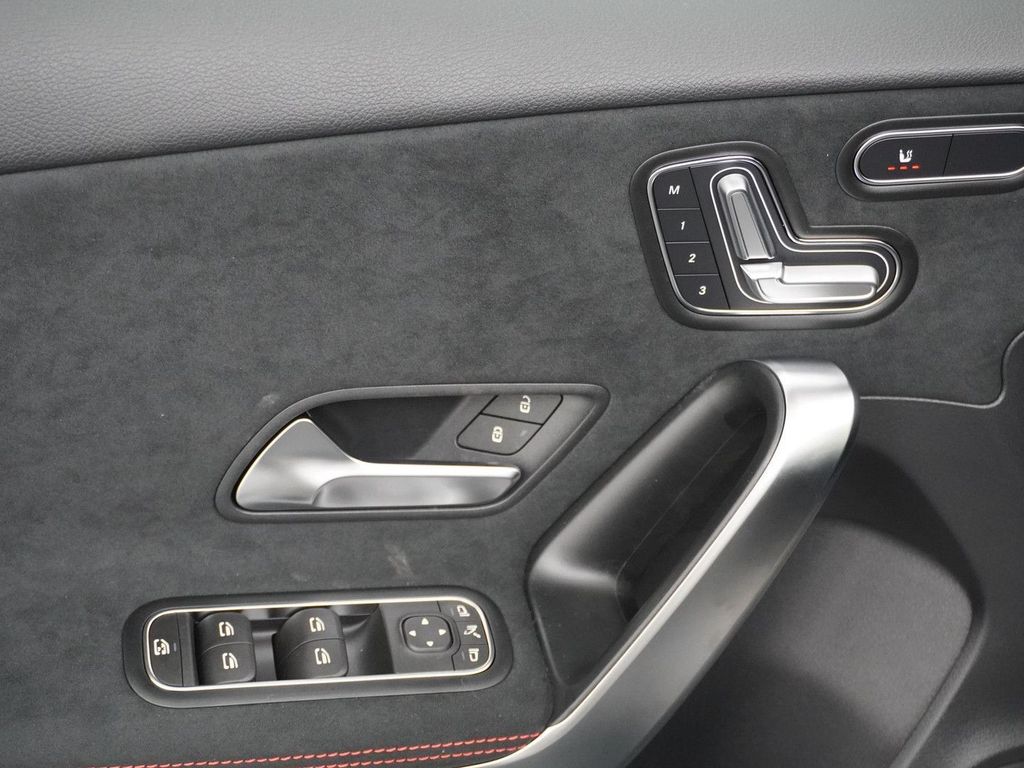 Mercedes-Benz A 180 Star Edition AMG Line | Panorama - Schiebe