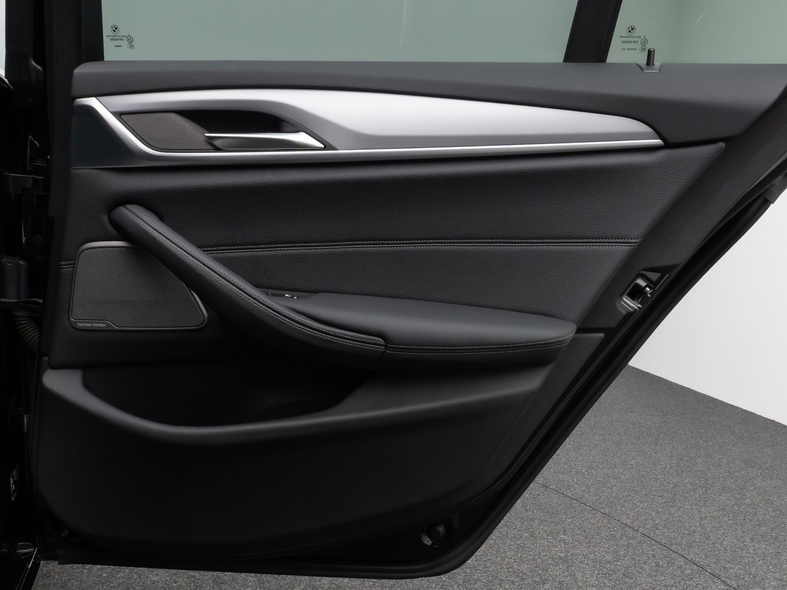 Fahrzeugabbildung BMW 520d xD Panorama Kamera HUD DAB H/K AHK Leder