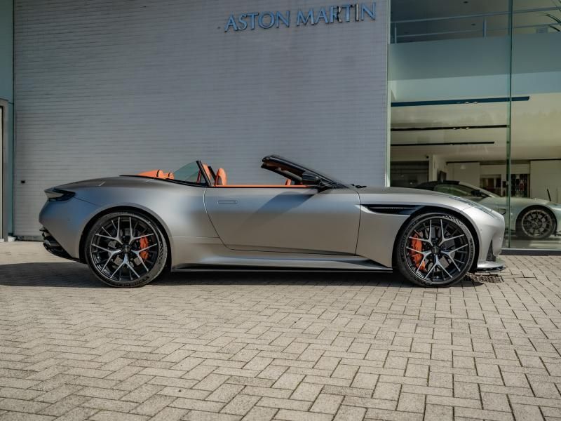 Aston Martin DB12 Volante imagem 3