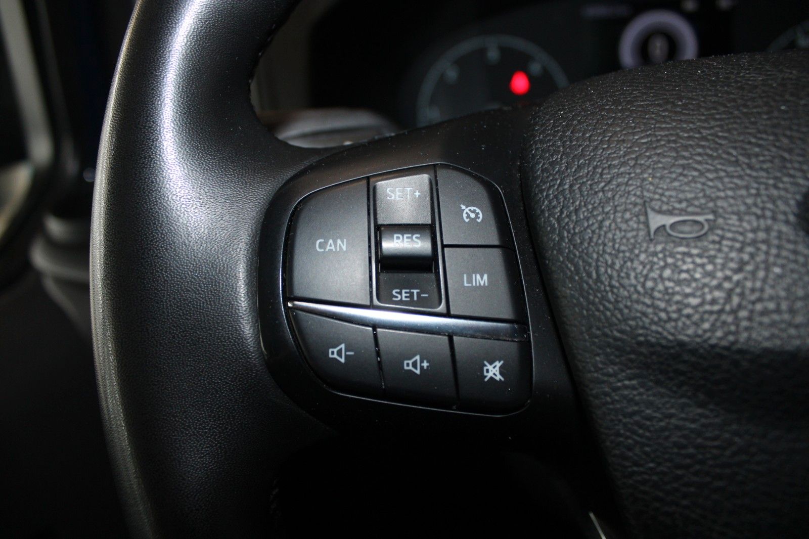 Fahrzeugabbildung Ford Transit Custom TREND 9-Sitzer Klima AHK NAVI uvm