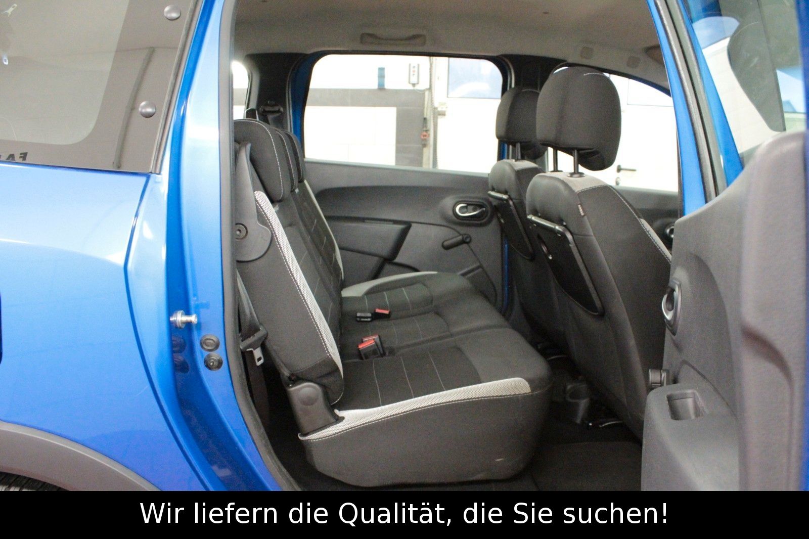 Fahrzeugabbildung Dacia Lodgy SCe 100 Stepway*7-Sitzer*Navi*