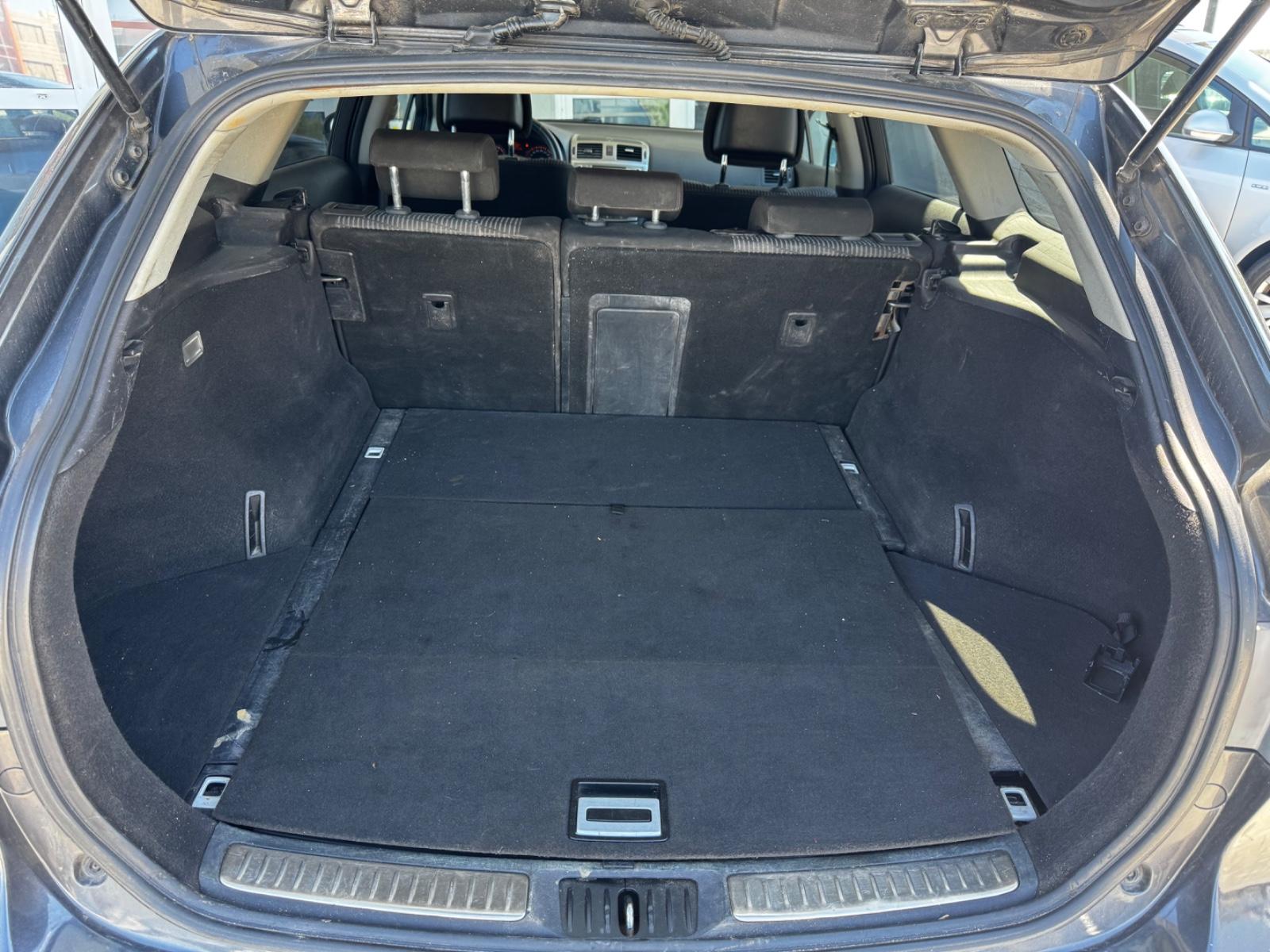Toyota Avensis 2011 — photo 7