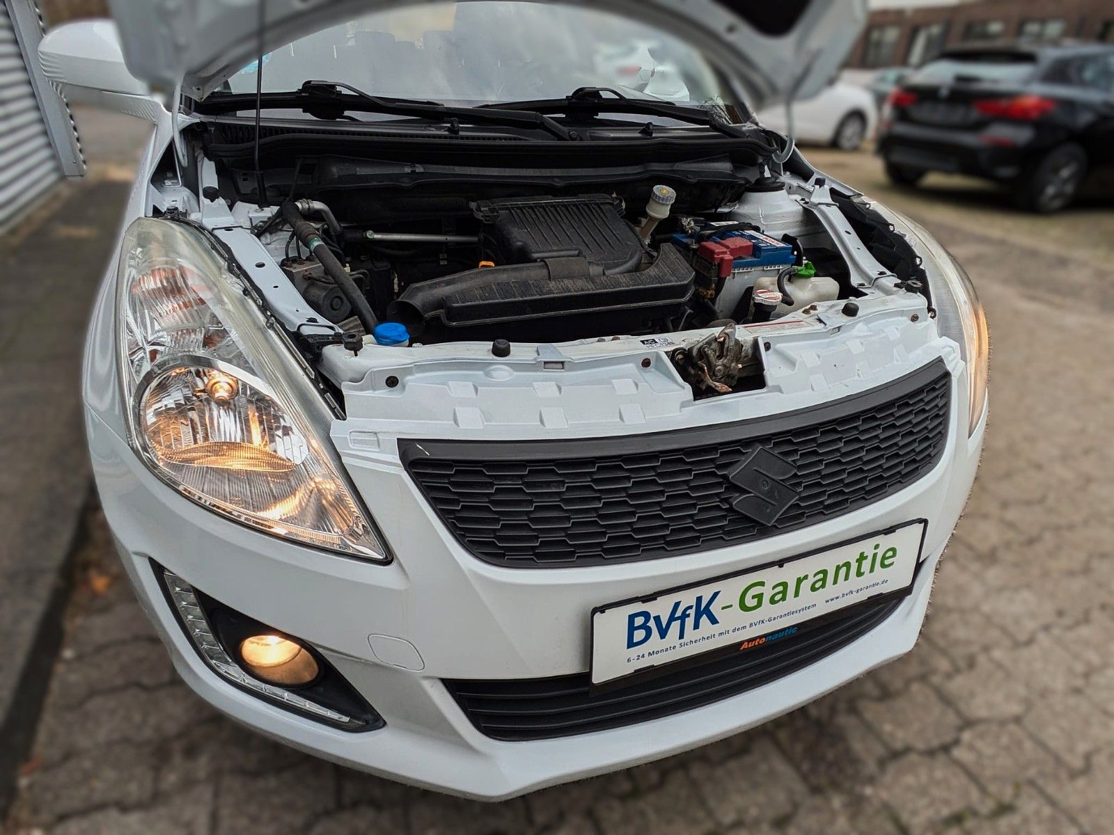 Fahrzeugabbildung Suzuki Swift 1.2 KLIMA TEMPOMAT ALLWETTER AHK ALU