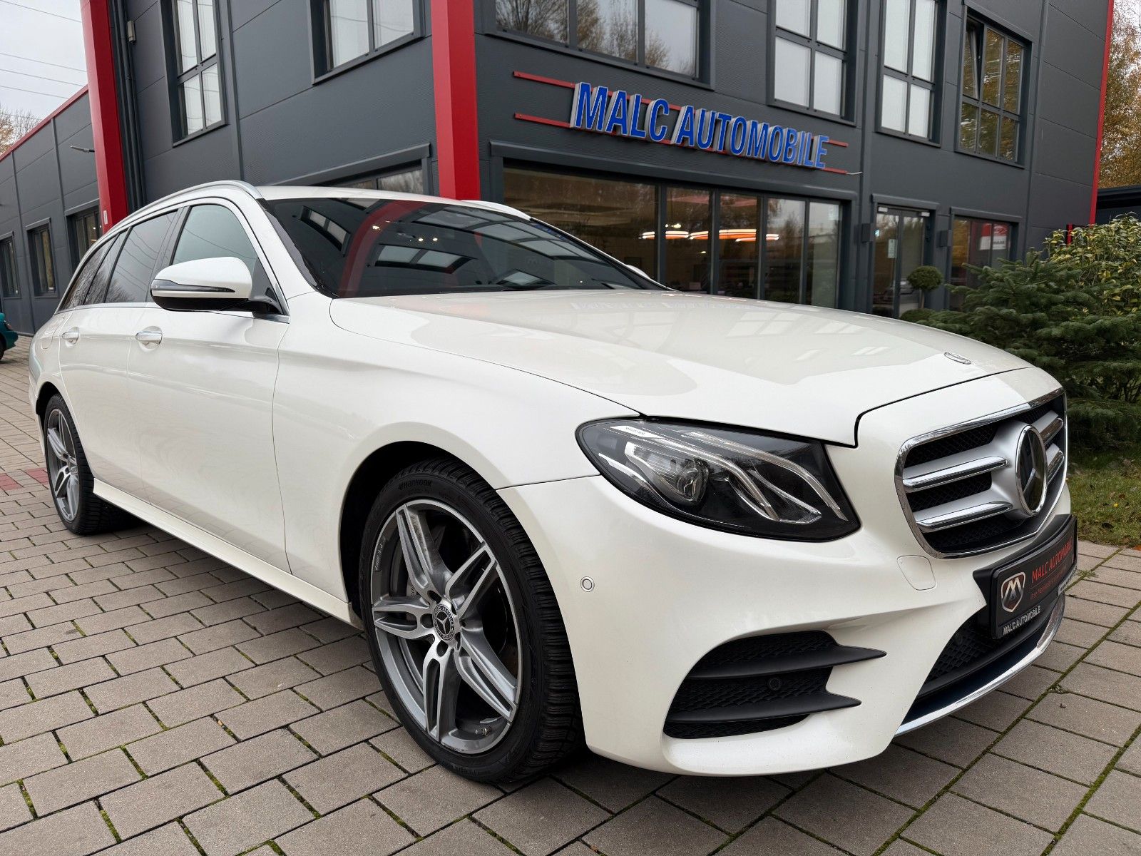 MERCEDES-BENZ E 400 d 4Matic(Widescreen/AHK sch. AMG-Line Inte