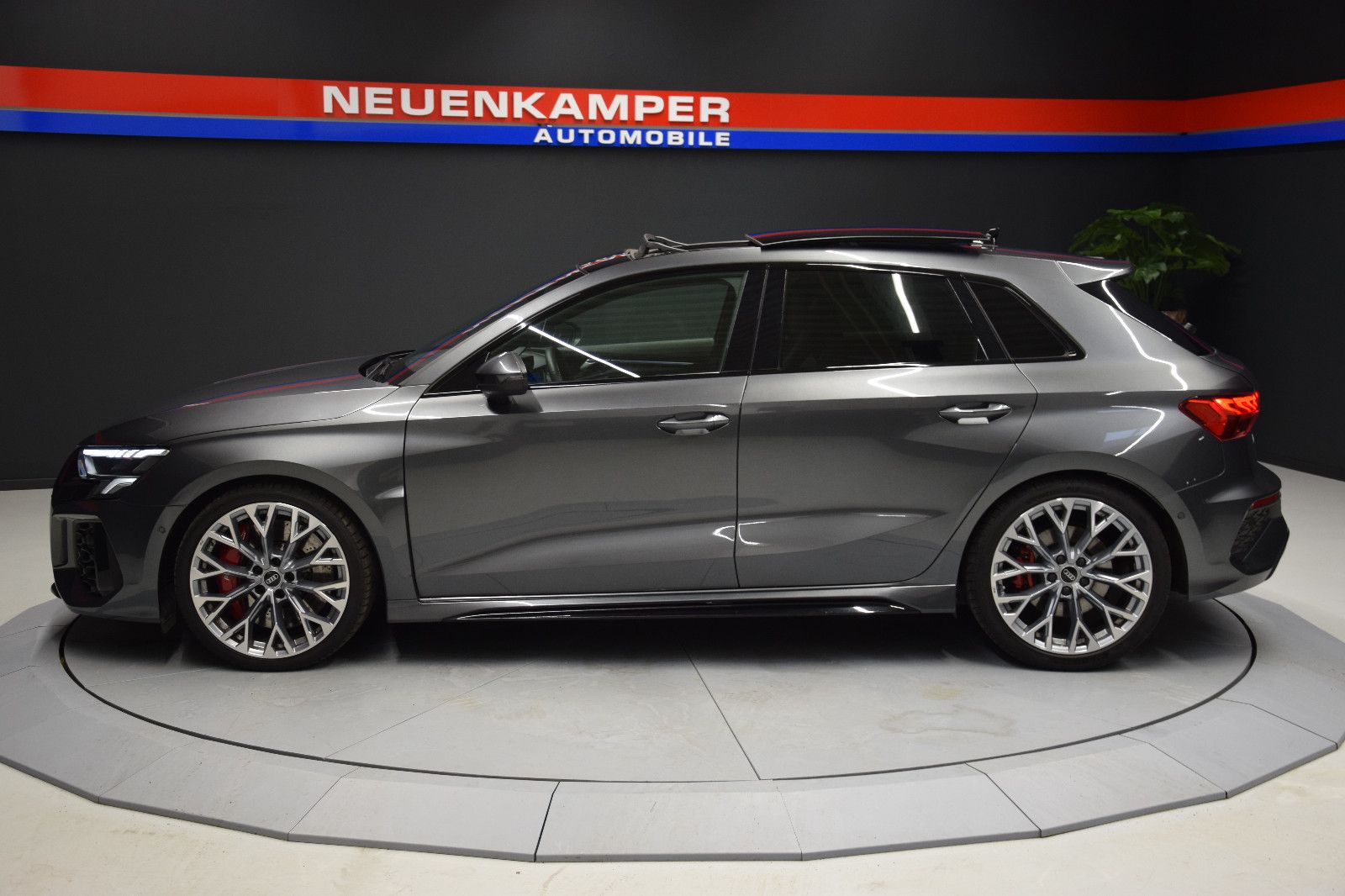 Fahrzeugabbildung Audi RS3 Sportback 2.5 TFSI Massage B&O Pano ACC B&O