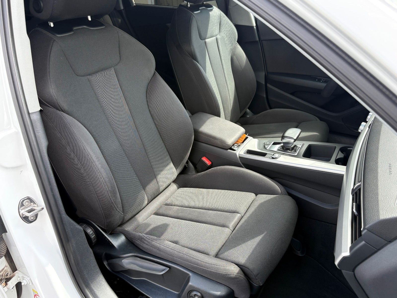 Fahrzeugabbildung Audi A4 Avant 35 TDI basis Navi AHK 1.HAND LED SPORTS