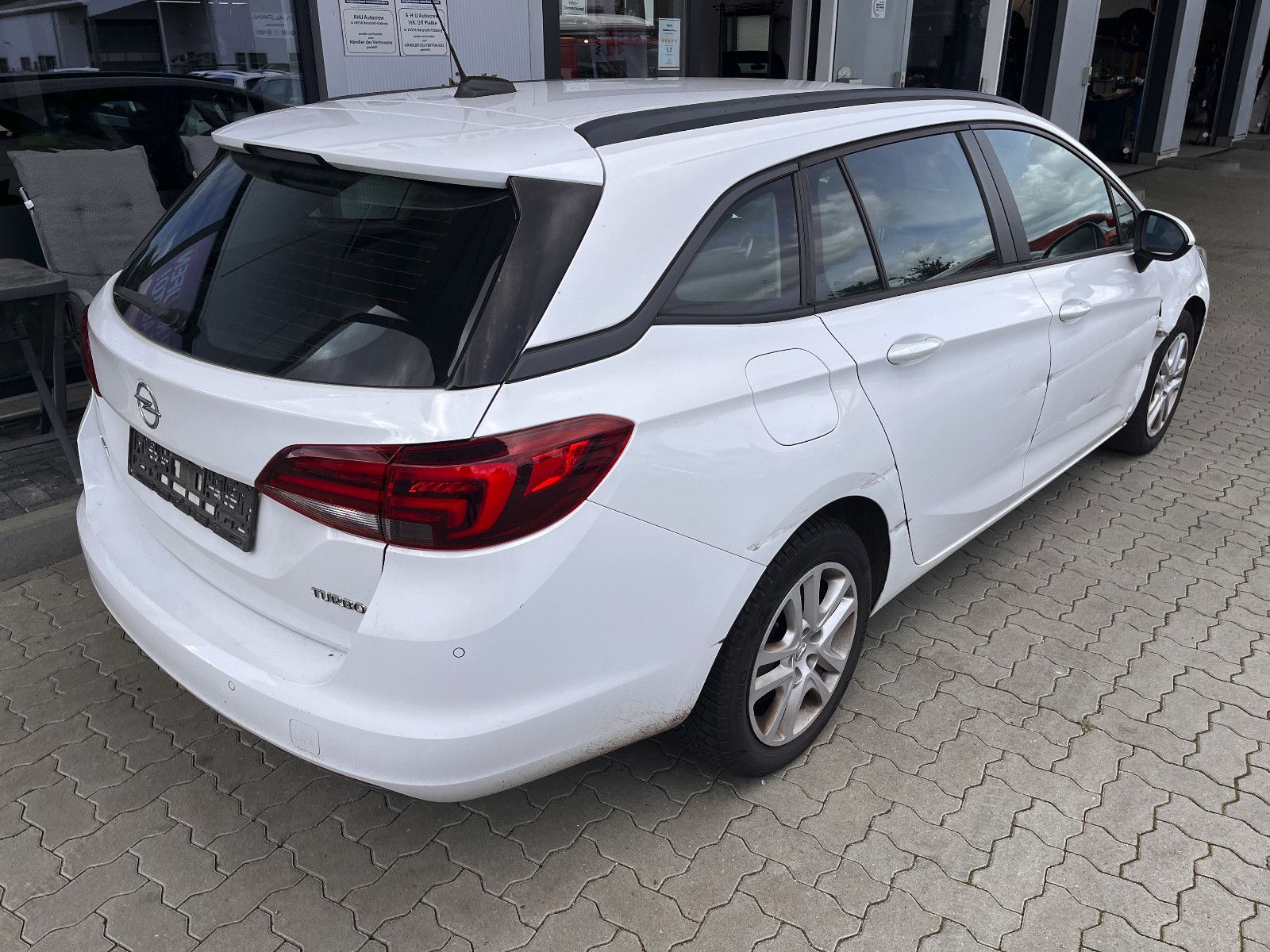 Fahrzeugabbildung Opel Astra K Sports Tourer Edition Seitenschaden