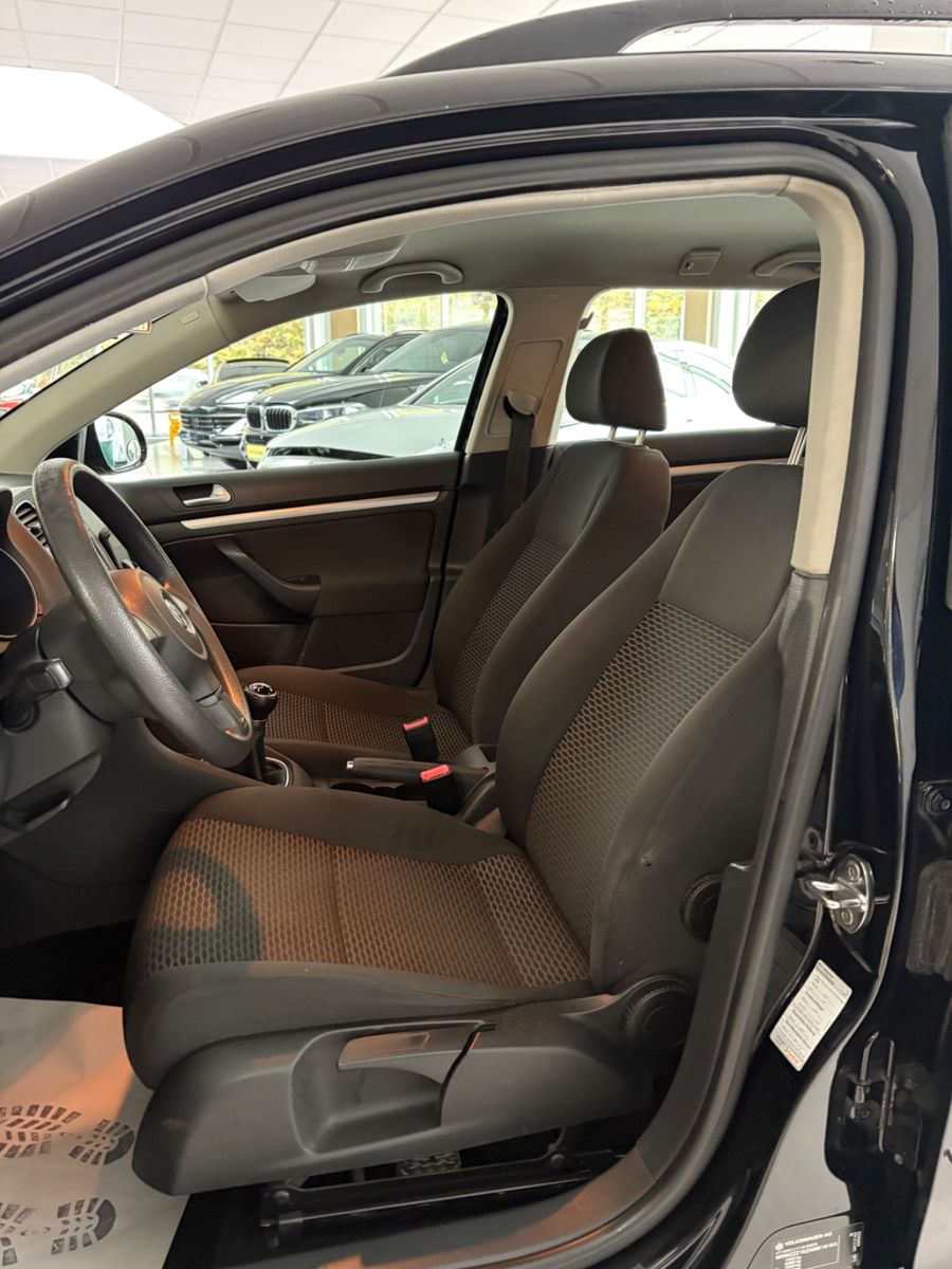 Fahrzeugabbildung Volkswagen Golf VI Variant 1.6 TDI