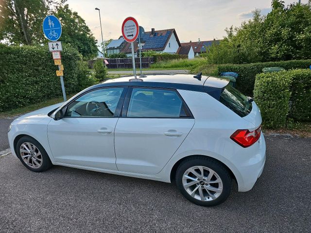 Audi A1 in Gletscherweiß metallic 95PS Ers...