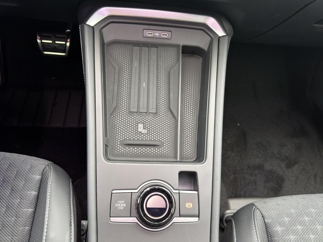 Fahrzeugabbildung Volkswagen T-Roc R-Line R-Line,Easy-Open,AHK,Black-Style,IQ