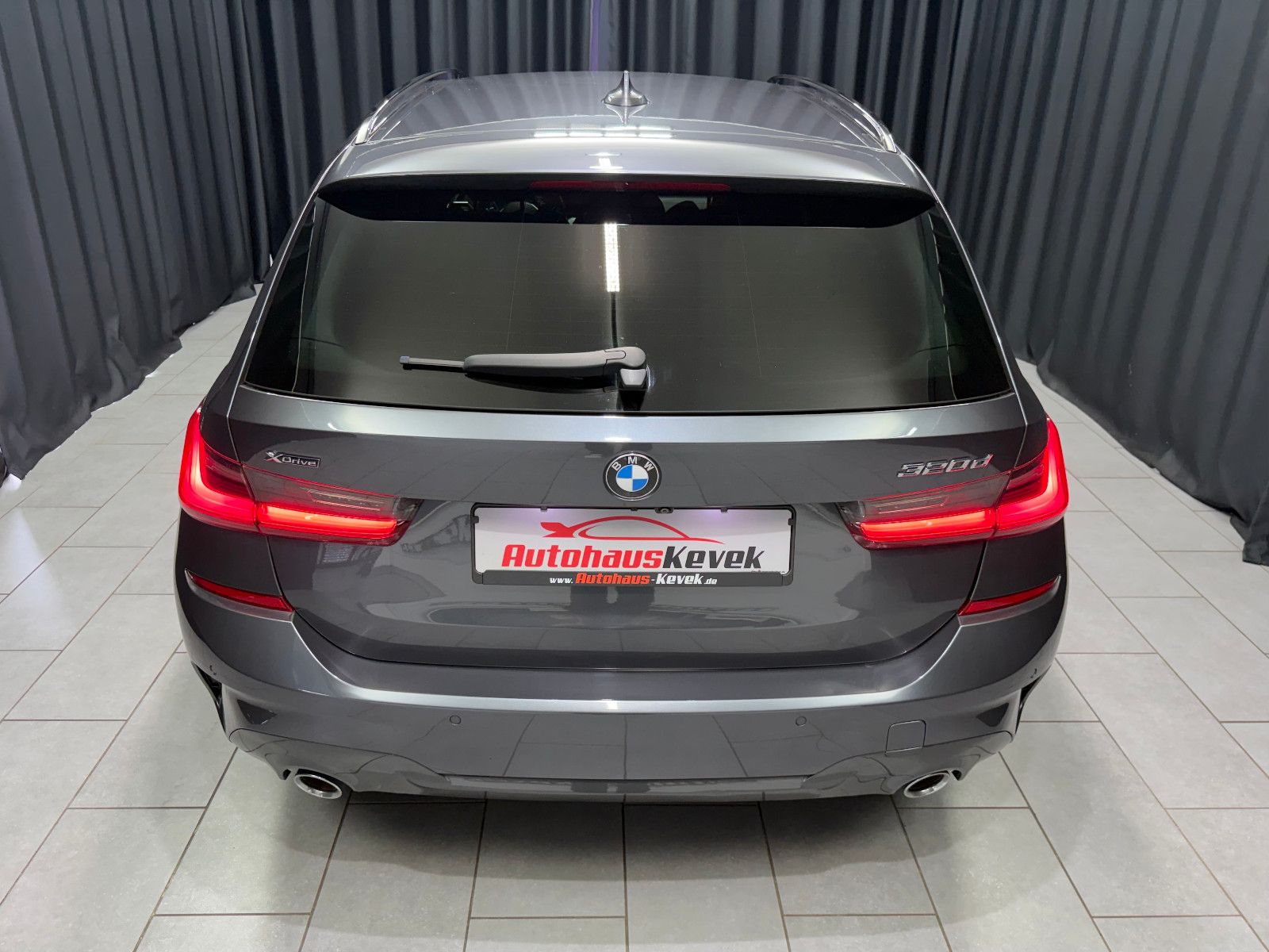 Fahrzeugabbildung BMW 320d Touring xDrive M Sport|HIFI|HuD|LEDER|KAMER