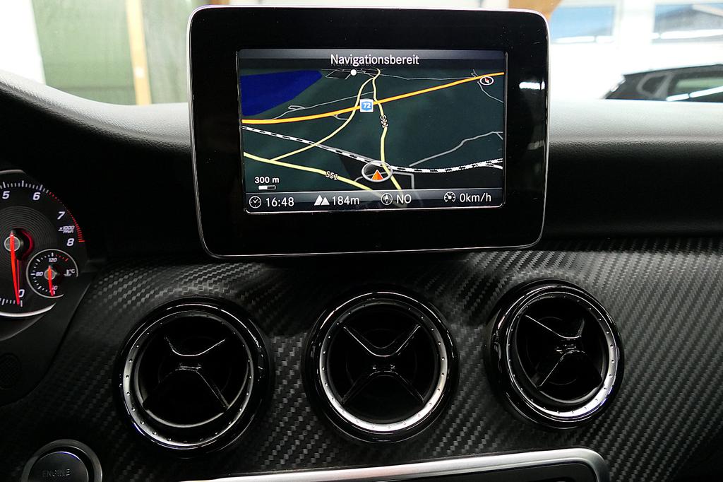 Mercedes-Benz GLA 180