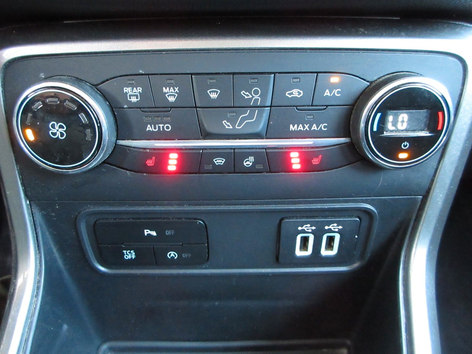 Fahrzeugabbildung Ford EcoSport Cool & Connect SHZ/LHZ/AHK/NAVI