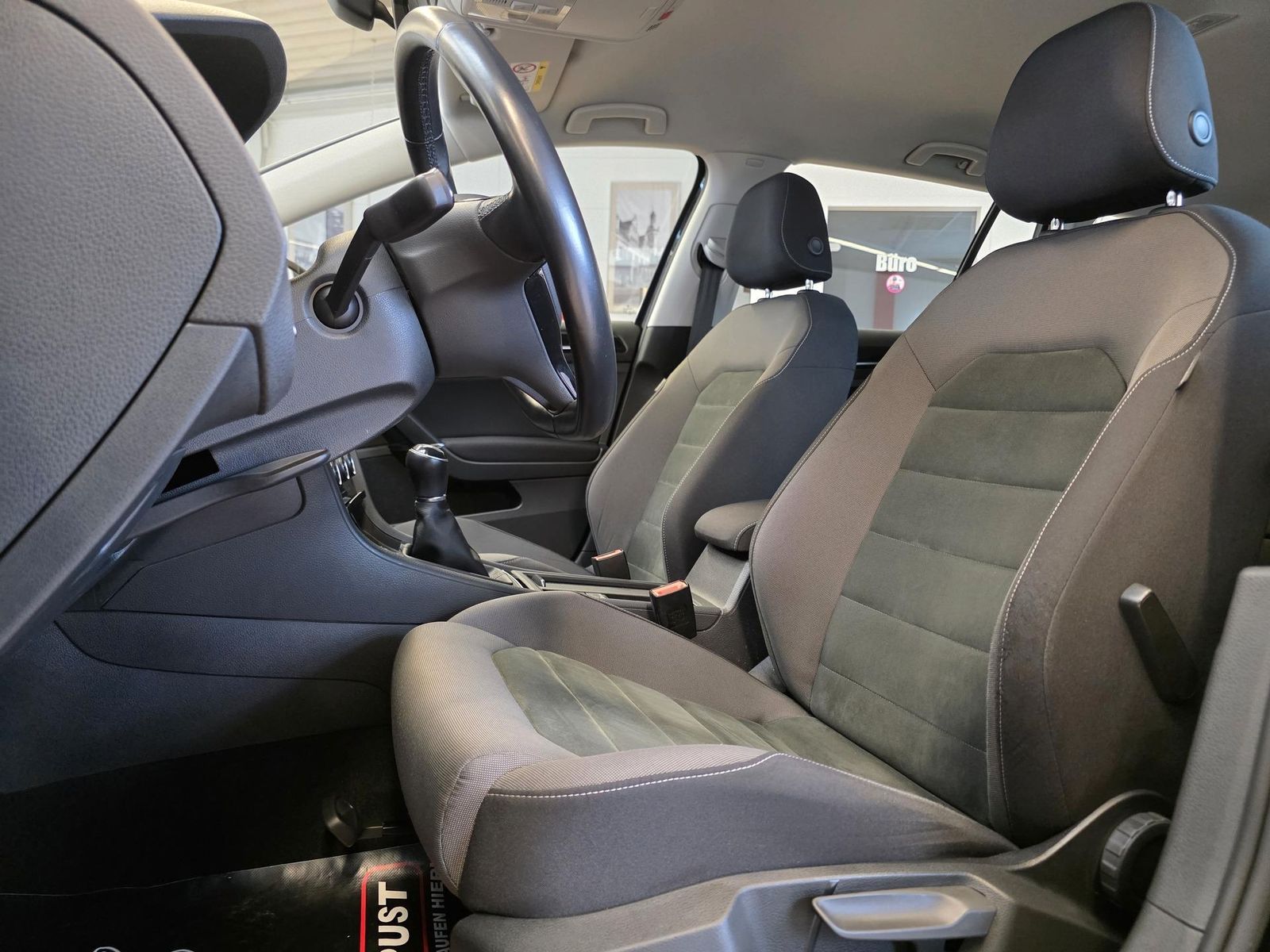 Fahrzeugabbildung Volkswagen Golf Variant 1.5 TSI Highline/LED/Shz/ACC/Ahk