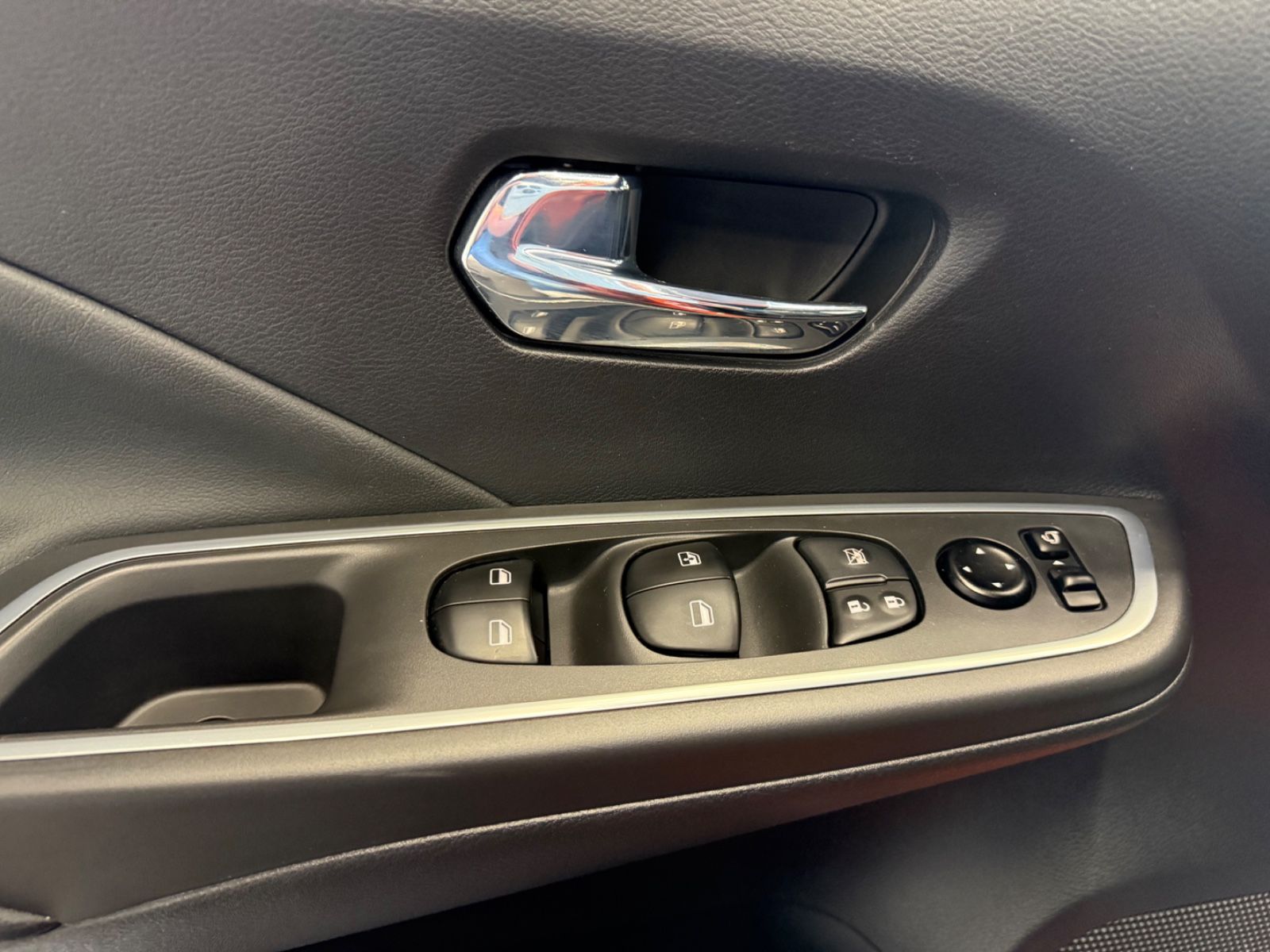 Fahrzeugabbildung Nissan Micra N-Sport Navi Winterpaket