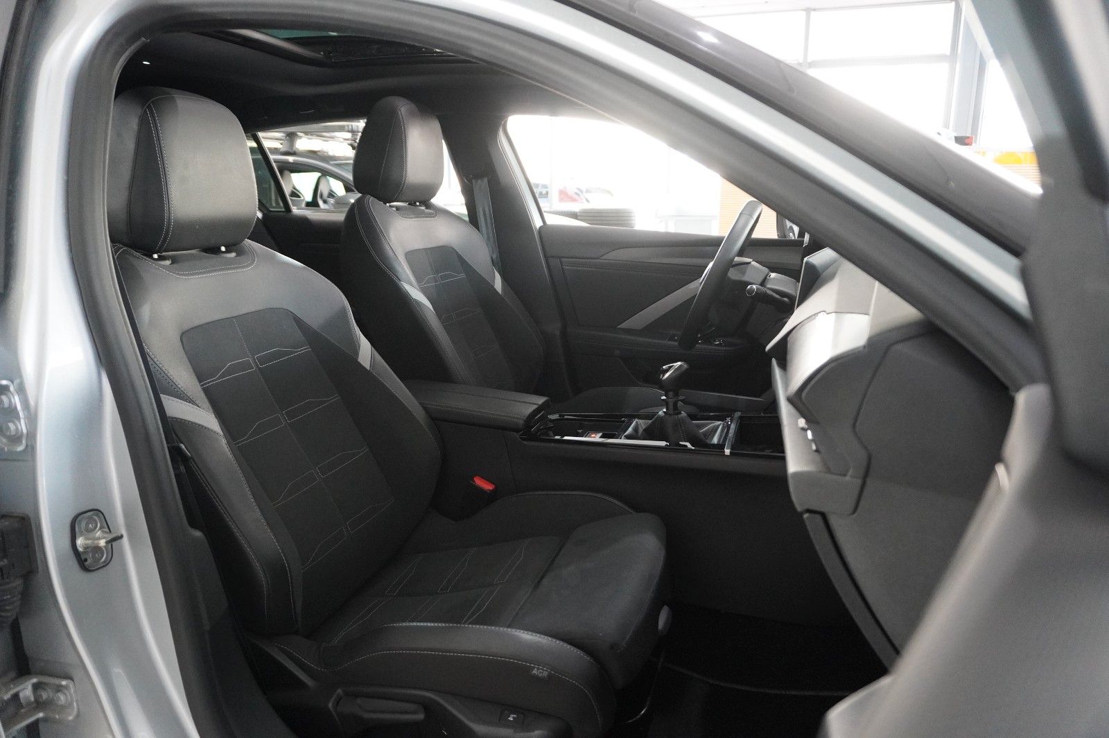 Fahrzeugabbildung Opel Astra L ST 1.2T GS SPORT NAVI/LED/360°/PANO/HUD