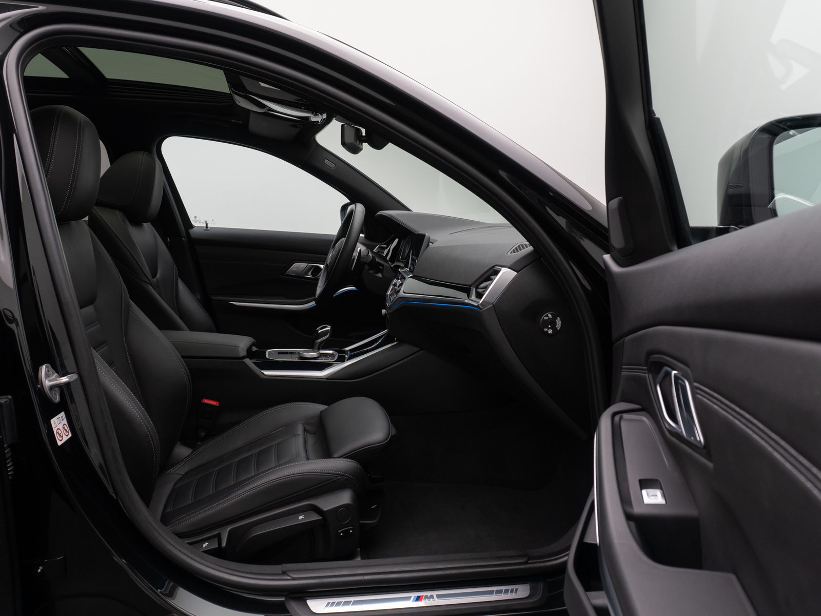 Fahrzeugabbildung BMW 330e M Sport Kamera DAB HiFi Laser Panorama HUD