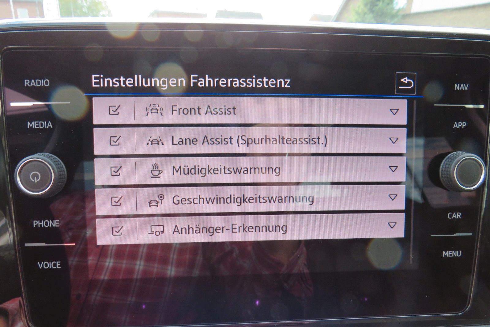 Fahrzeugabbildung Volkswagen T-Roc Life DSG AHK NAVI SITZH. APP-CON. LED 1Hd