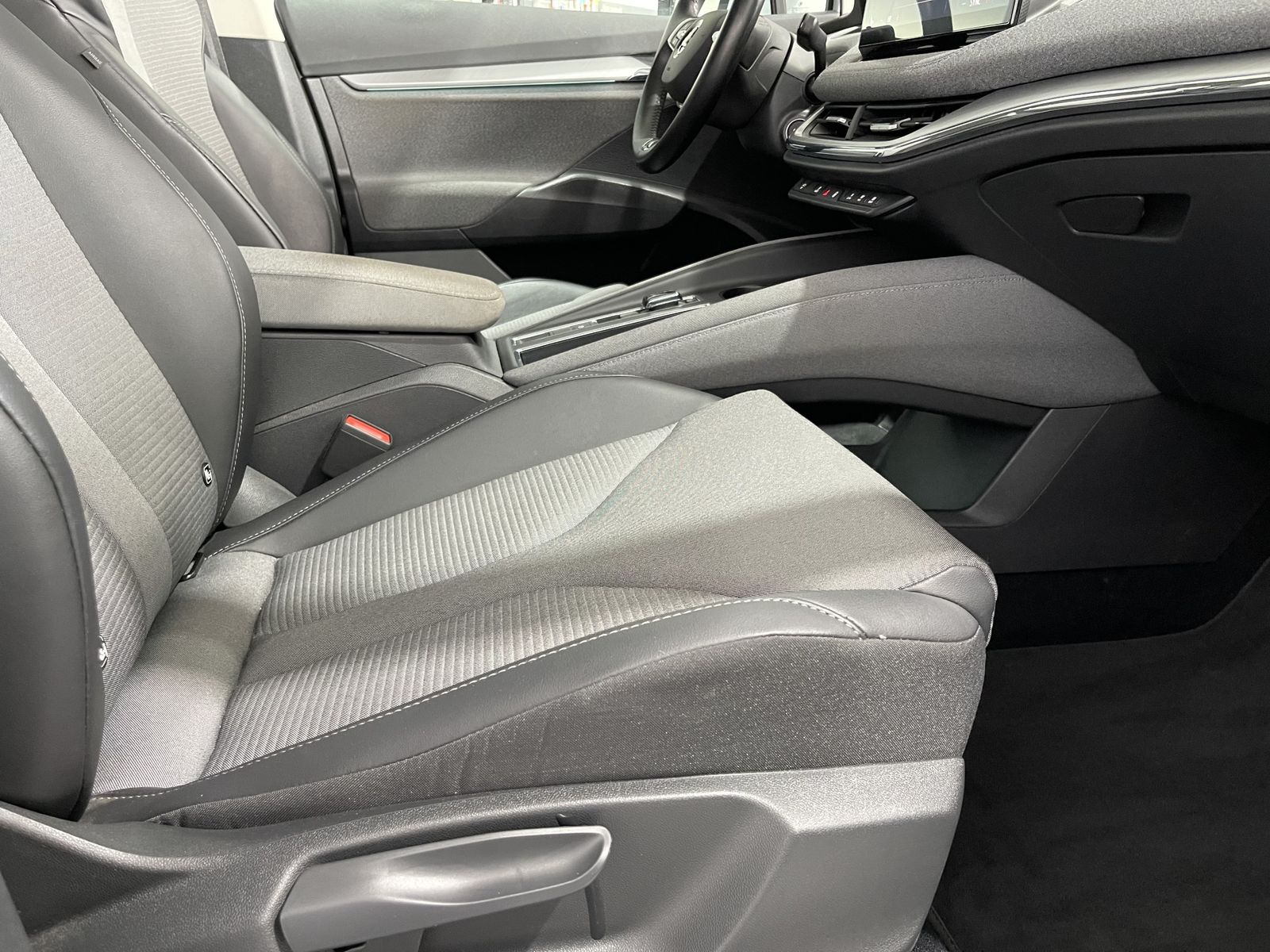 Fahrzeugabbildung SKODA Enyaq 60 Loft*LED*Cam*Spur*SHZ*Navi*