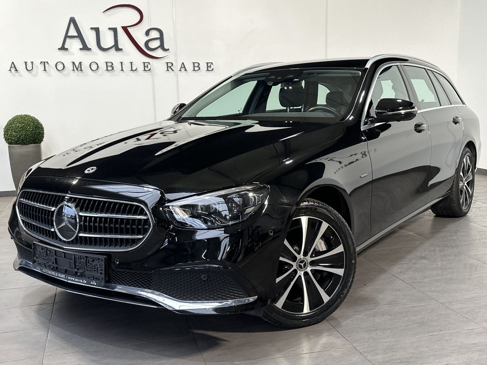 Fahrzeugabbildung Mercedes-Benz E 300de T 4Matic Avantgarde NAV+LED+AHK+WIDESCR