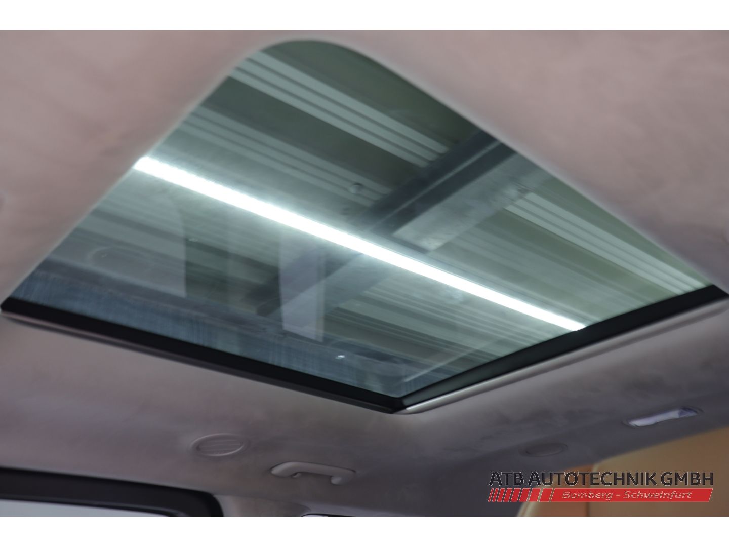 Fahrzeugabbildung Hyundai STARIA Signature 7-Sitzer 2.2 CRDi 7-Sitzer AHK