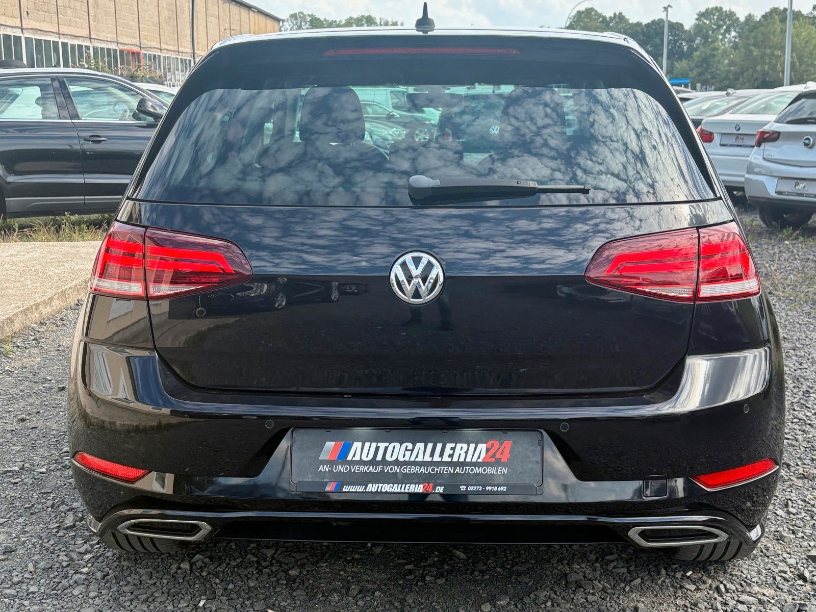 Fahrzeugabbildung Volkswagen Golf VII 1.5 TSI ACT DSG Sound Navi R-LINE ACC