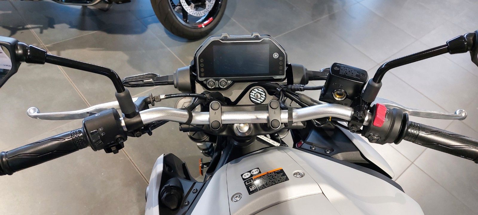 Fahrzeugabbildung Yamaha MT- 03 2025 Modell Neu 5 J. Garantie