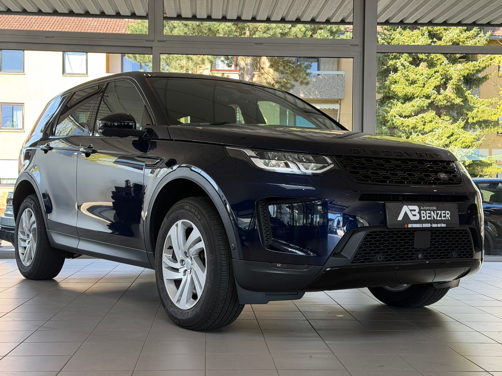 Fahrzeugabbildung Land Rover Discovery Sport S /360°KAM/ACC/NAVI/SHZ/L-HEIZUN