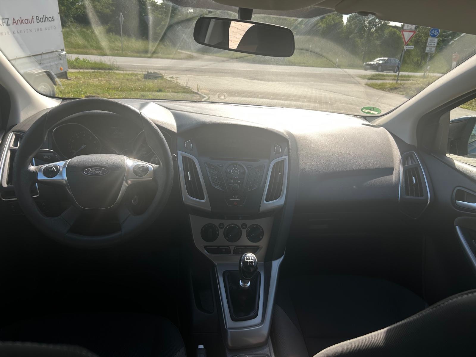 Ford Focus 2013 — photo 9