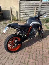 KTM 890 R Duke - KTM 890 DUKE