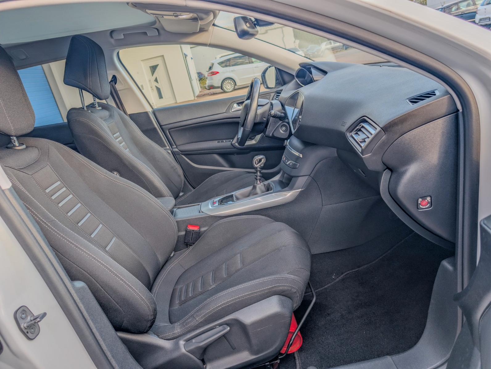 Peugeot 308 2014 — photo 19