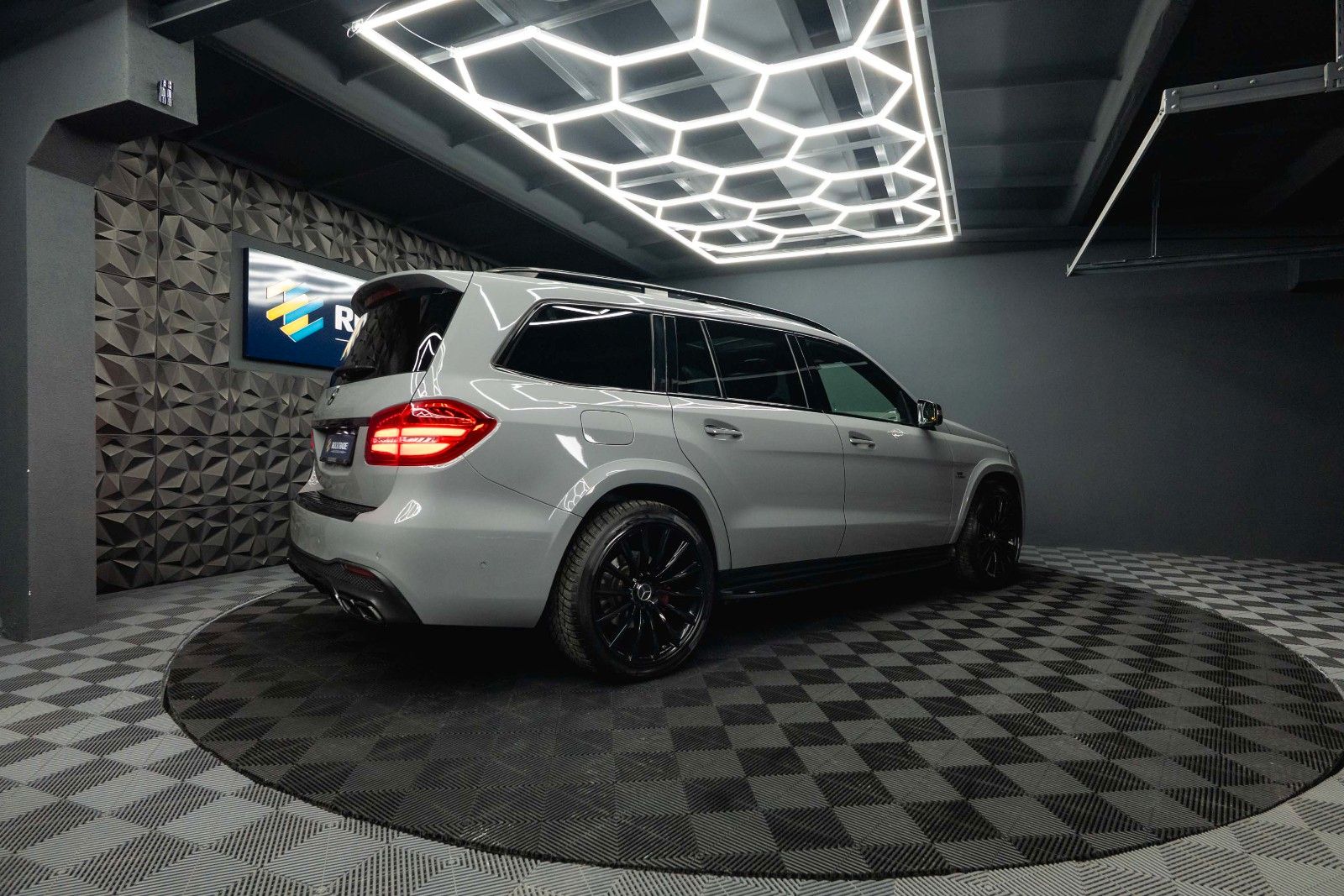 Fahrzeugabbildung Mercedes-Benz GLS 63 AMG 4Matic Night-Paket *ACC*Pano*Garantie