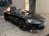 Aston Martin Vanquish - Aston Martin Vanquish mit Benzin-Antrieb: Cabrio