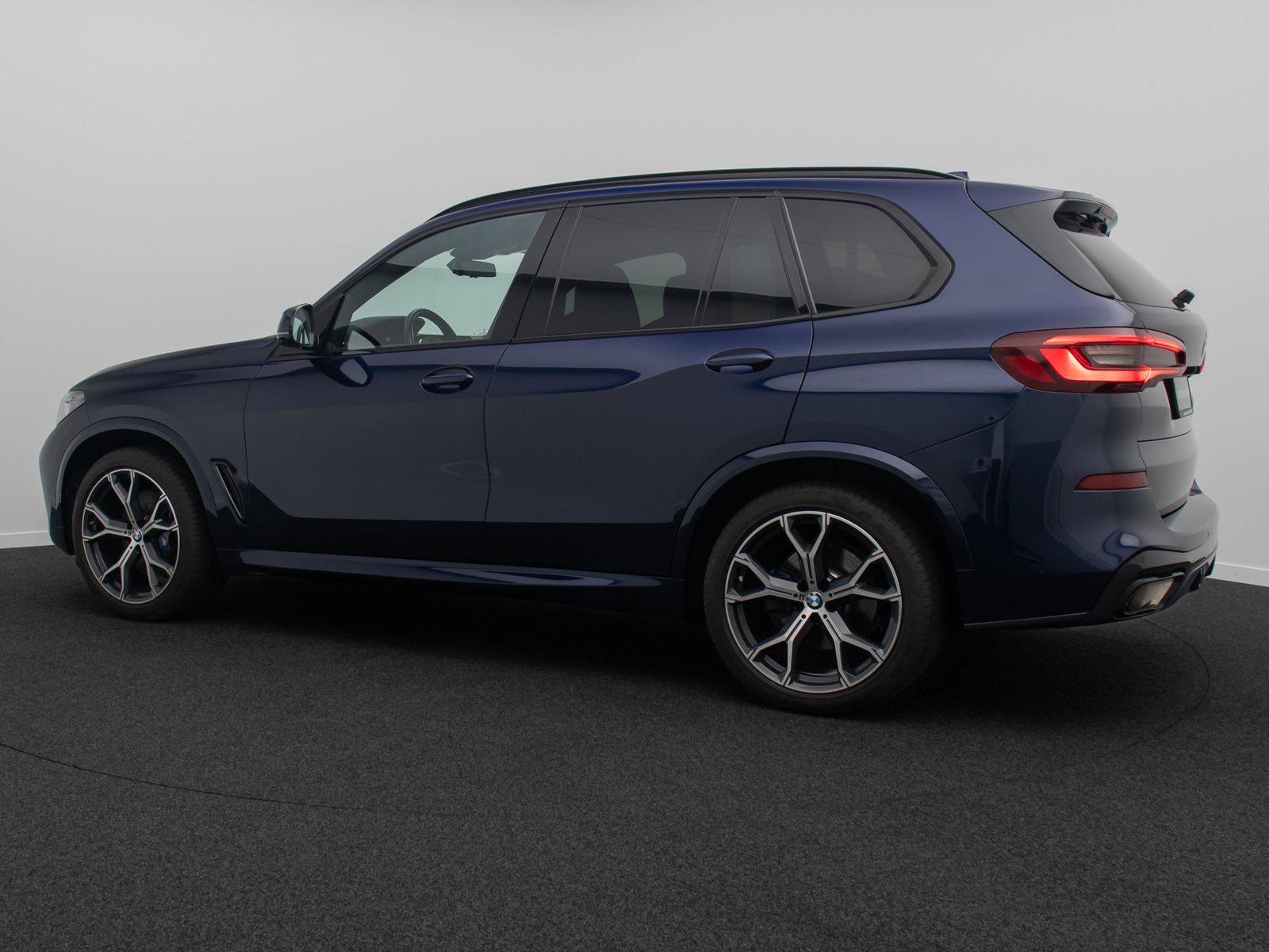 Fahrzeugabbildung BMW X5 xD30d M Sport 360&deg;HUD Panorama Individual 21"