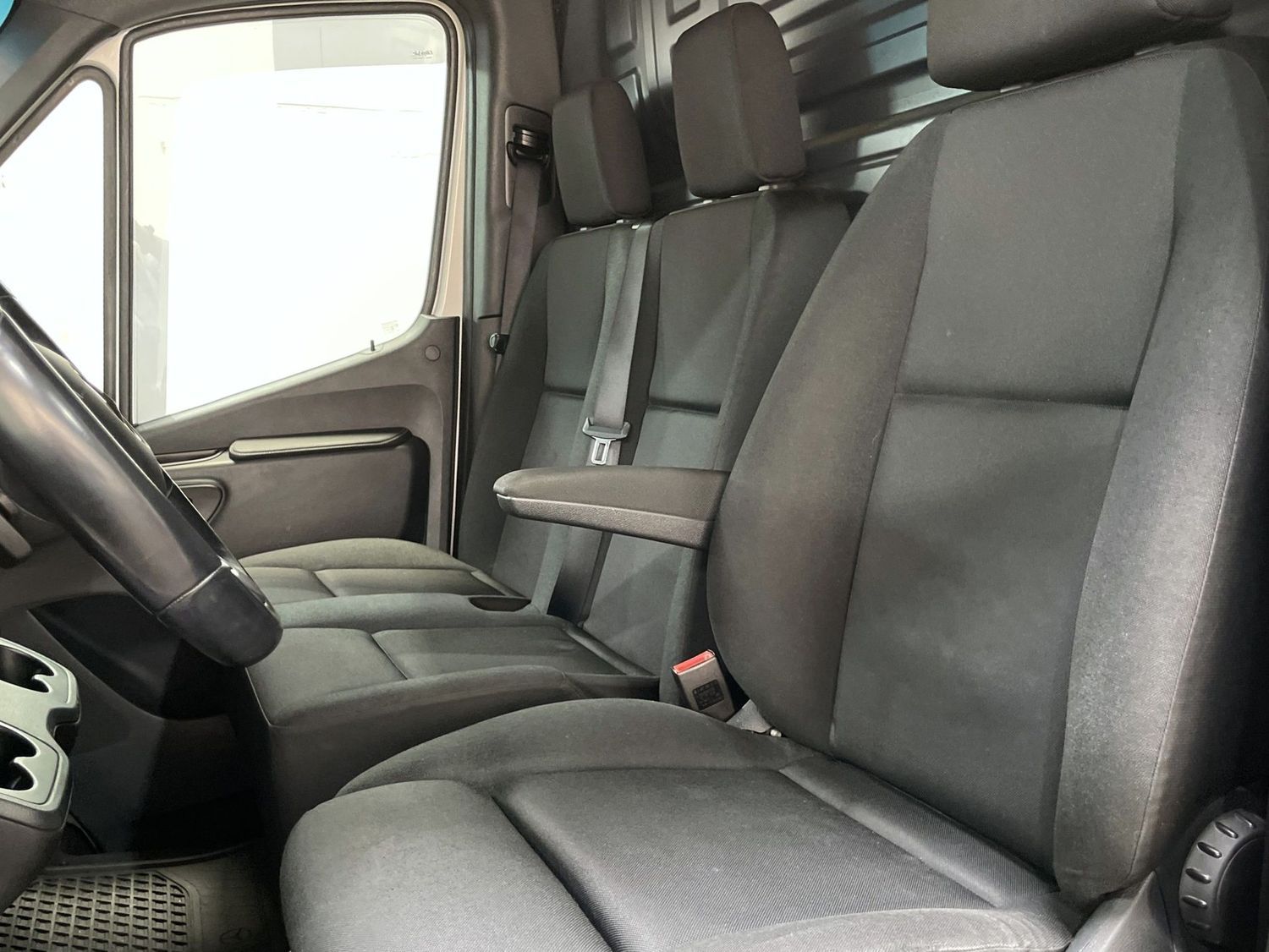 Fahrzeugabbildung Mercedes-Benz Sprinter 319CDI V6 Autm L2#Kamera#LED#ACC#AHK3,5