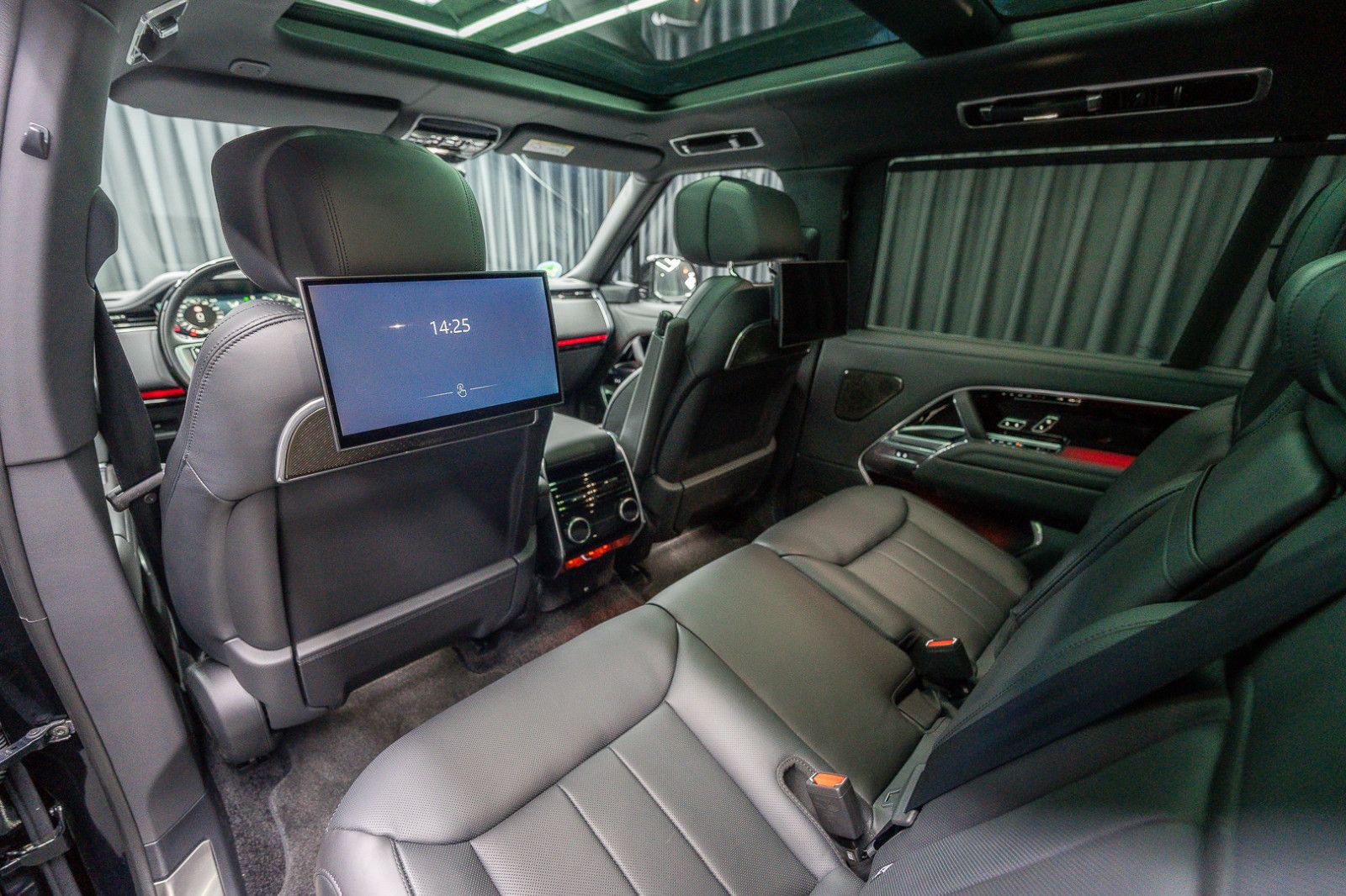 Fahrzeugabbildung Land Rover Range Rover P530 Autob. LWB Fond-TV 23''