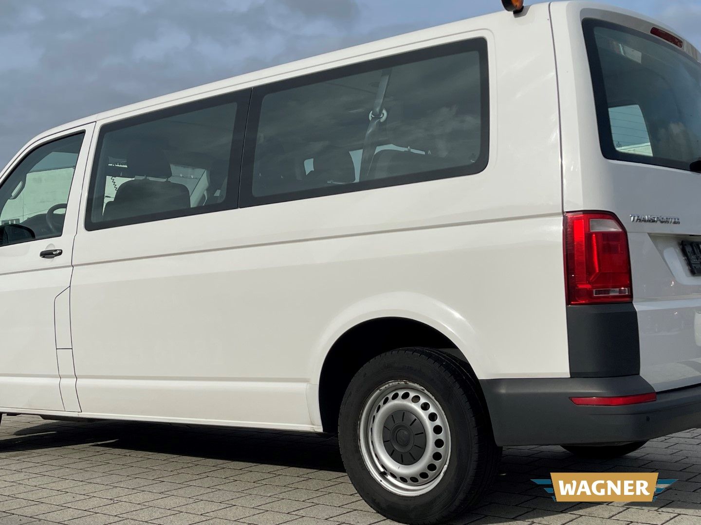 Fahrzeugabbildung Volkswagen T6 Kombi EcoProfi lang 9 Sitzer Klima