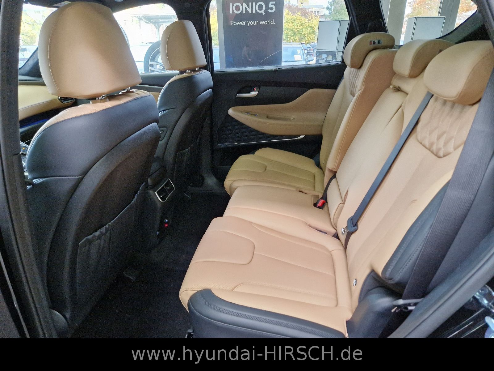 Fahrzeugabbildung Hyundai SANTA FE Plug-In Hybrid 4WD SEVEN SIGNATURE PANO