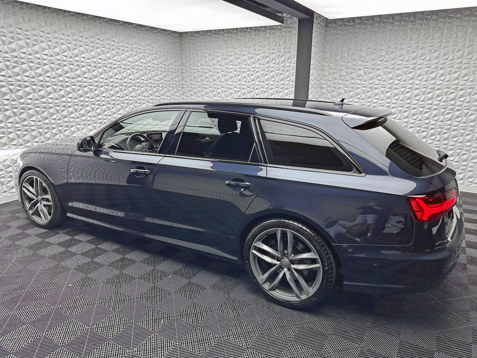 Fahrzeugabbildung Audi A6 3.0 TDI S-LINE/LUFT/PANO/360°/HUD/KEYL/MATRIX