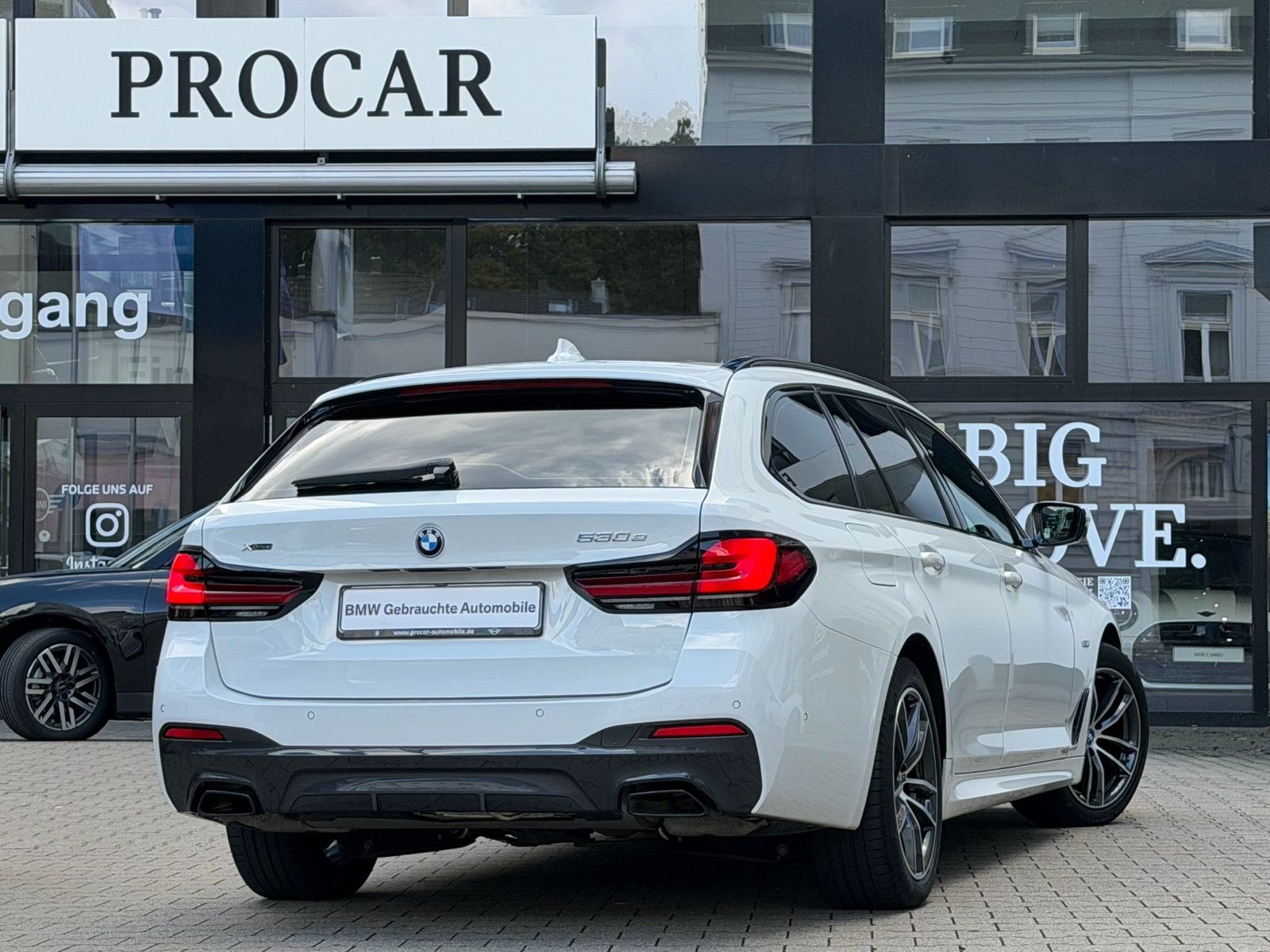 BMW 530e xDrive Touring M Sport LED LC Prof. PDC AHK imagem 2