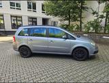 Opel Zafira B - Opel Zafira aus 2005 mit Diesel-Antrieb