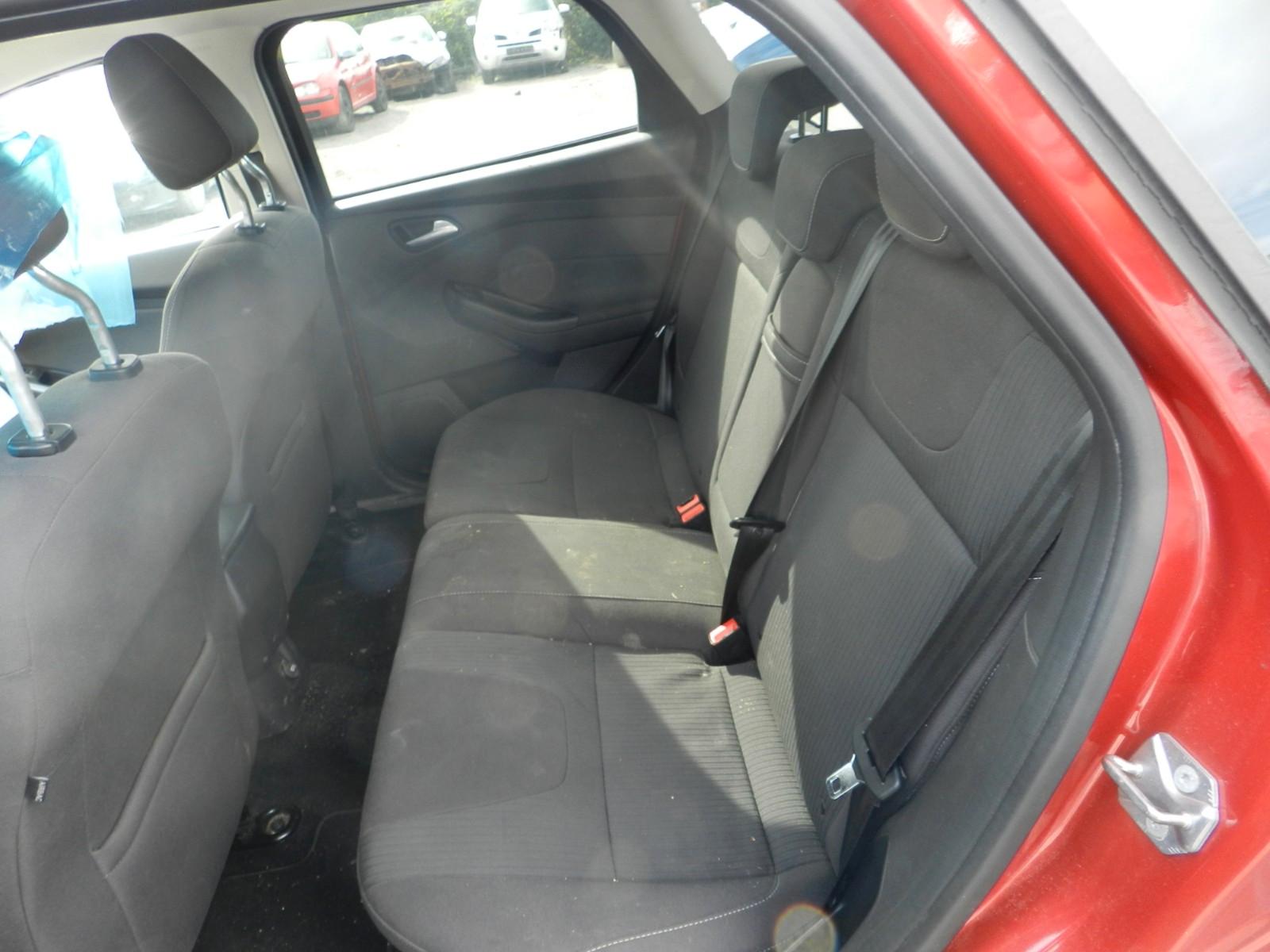 Ford Focus 2011 — photo 11