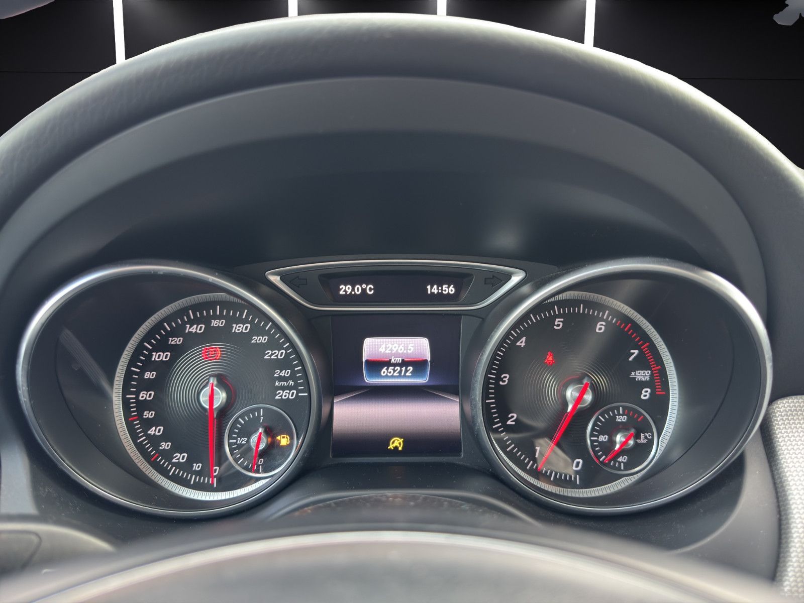 Fahrzeugabbildung Mercedes-Benz CLA 180/Urban/Sportpaket/Keyless Go/Ambiente