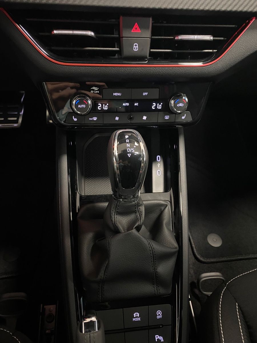 Fahrzeugabbildung SKODA Kamiq 1.5 TSI DSG Monte Carlo+MATRIX+PANORAMA+BC