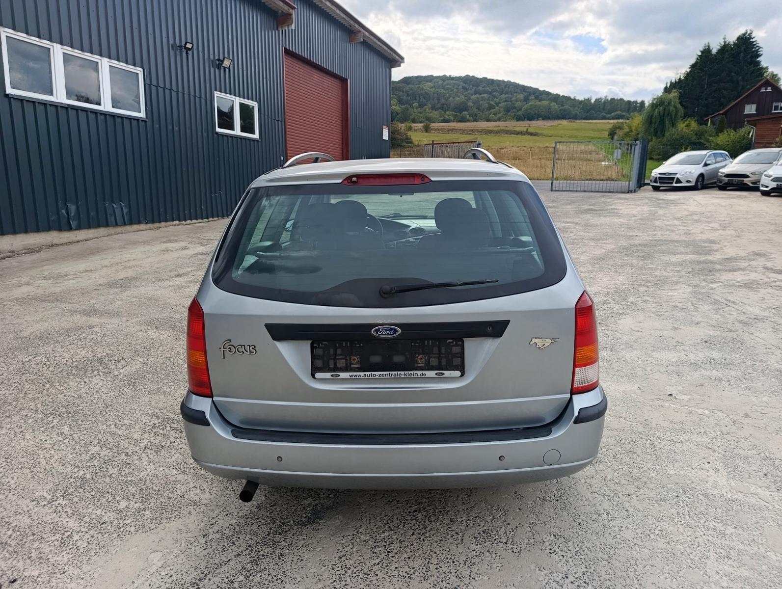 Ford Focus 2004 — photo 8