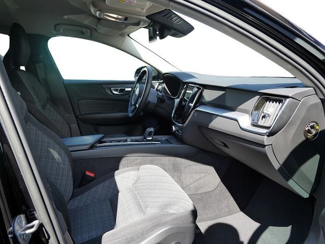 Volvo V60 Kombi 2.0 Core MEMORY PDC SHZ KAMERA AHK foto 6